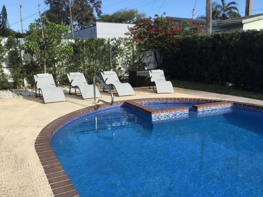 Home With A Pool Close To Beach And Fll Airport Pool Heated October- March 포트 로더데일 외부 사진