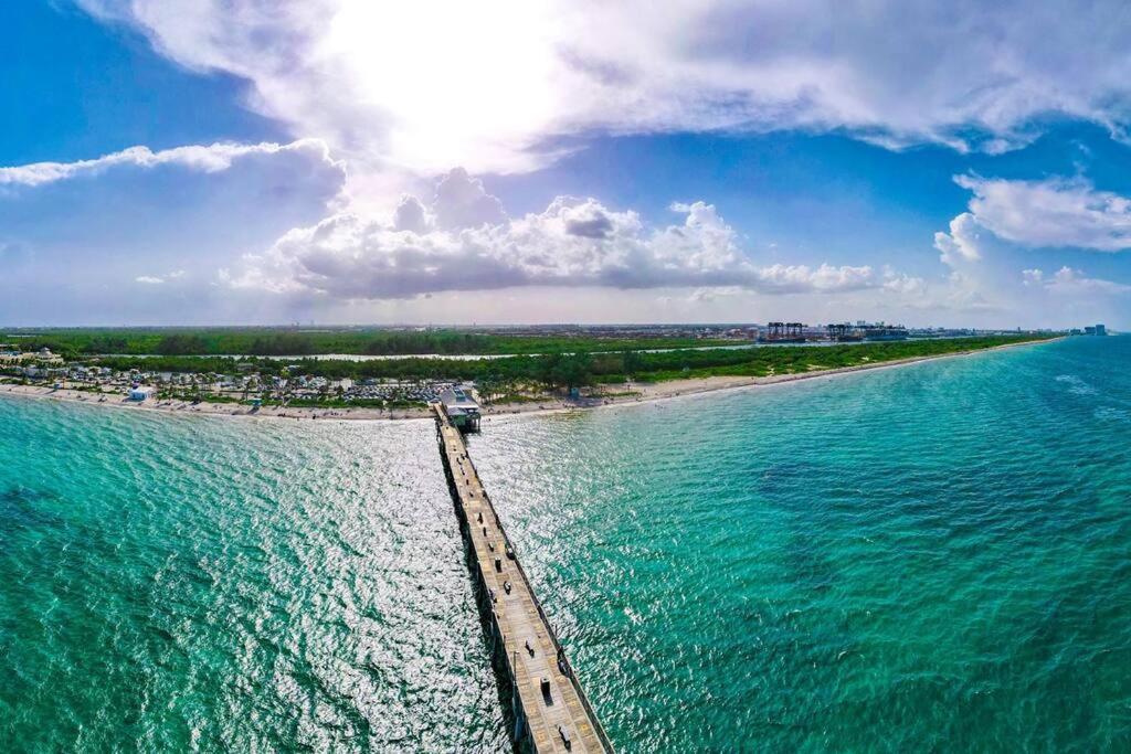 Home With A Pool Close To Beach And Fll Airport Pool Heated October- March 포트 로더데일 외부 사진