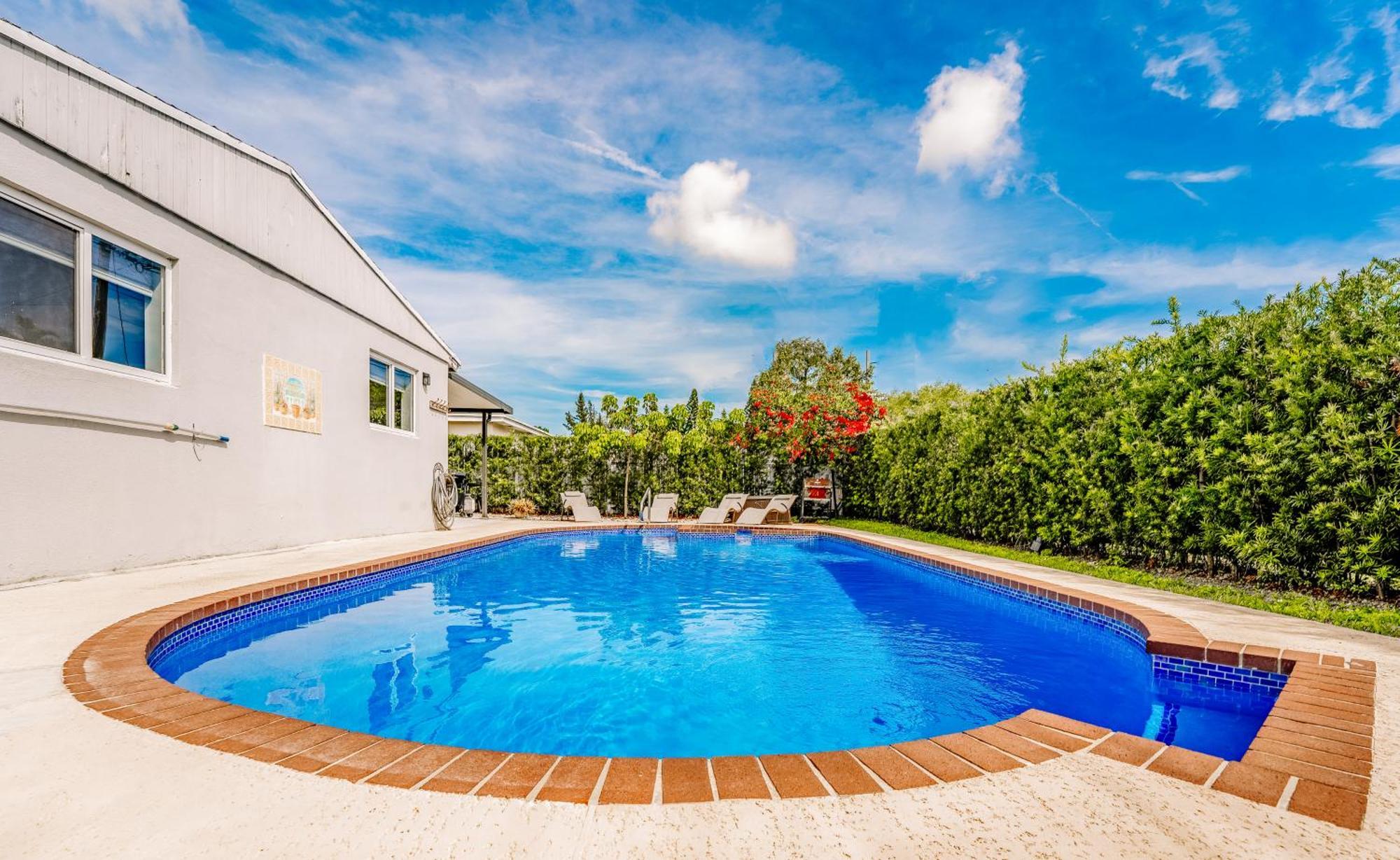 Home With A Pool Close To Beach And Fll Airport Pool Heated October- March 포트 로더데일 외부 사진